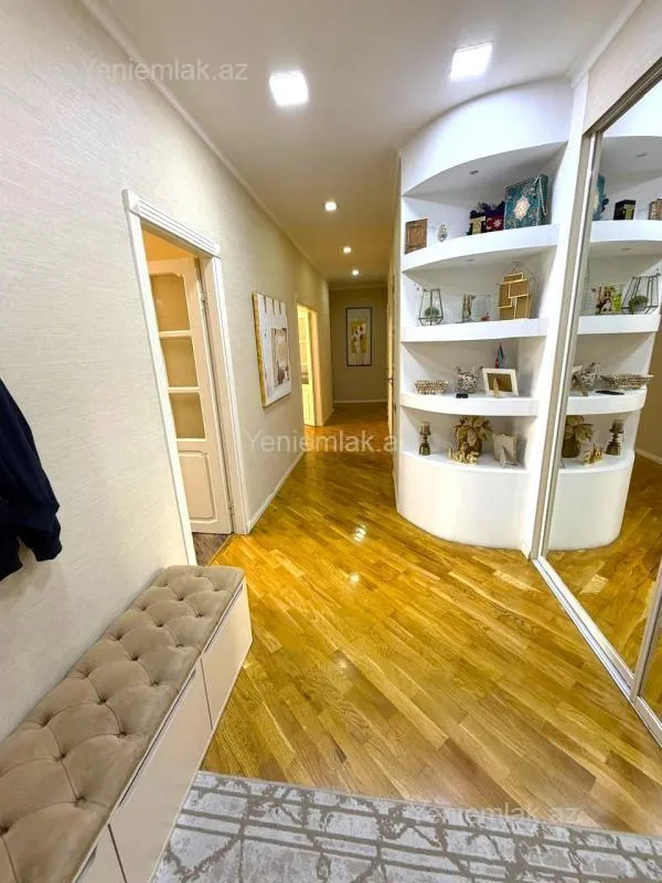 Satılır 3 otaqlı yeni tikili 140 m²