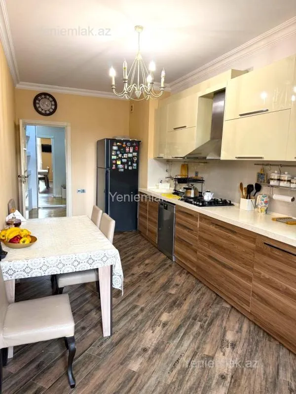 Satılır 3 otaqlı yeni tikili 140 m²