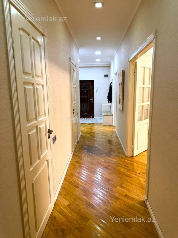 Satılır 3 otaqlı yeni tikili 140 m²