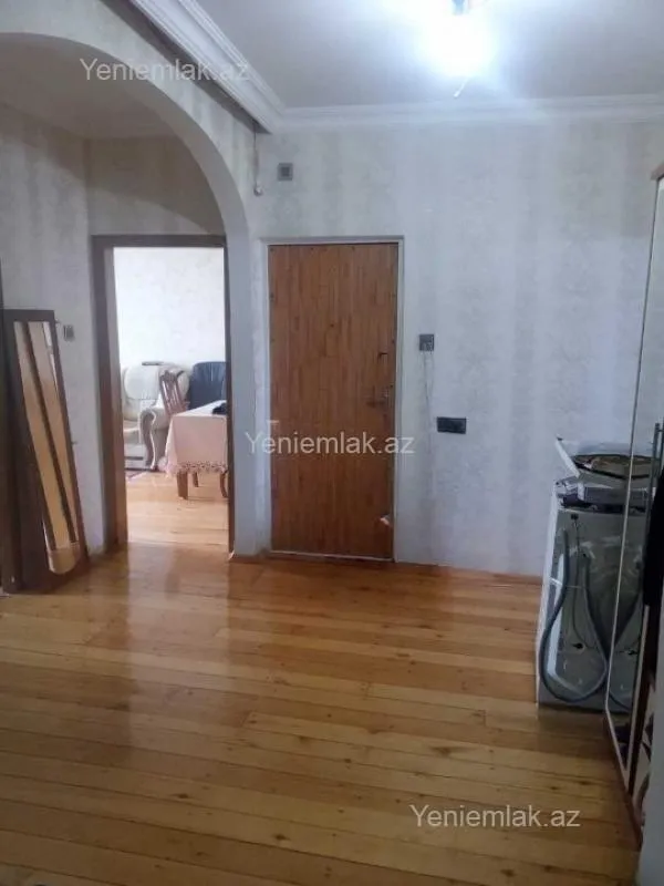 Satılır 4 otaqlı köhnə tikili 100 m²