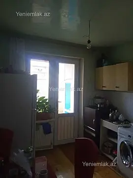 Satılır 4 otaqlı köhnə tikili 100 m²