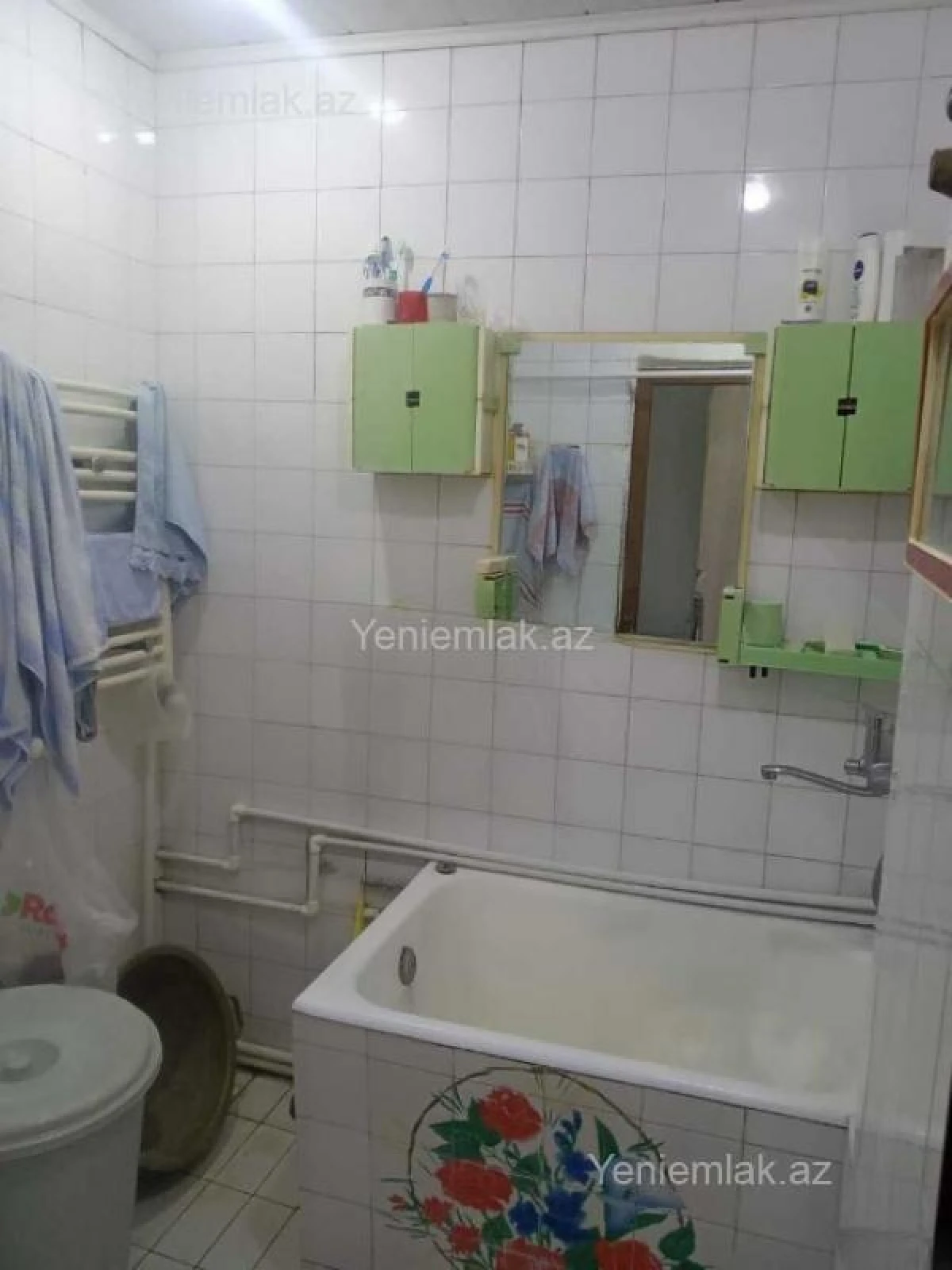 Satılır 4 otaqlı köhnə tikili 100 m²