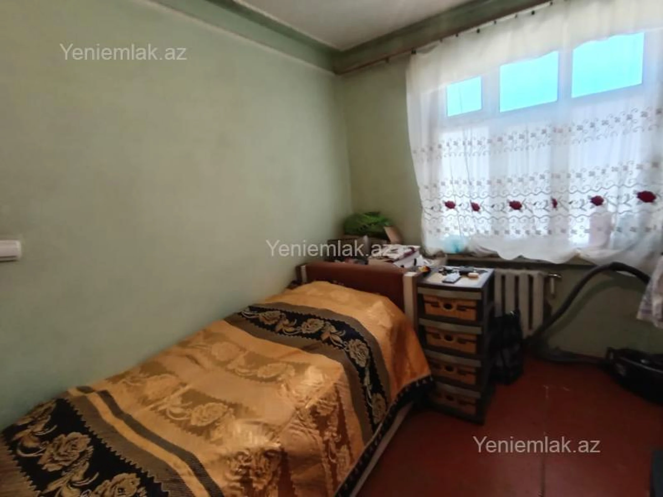 Satılır 3 otaqlı köhnə tikili 80 m²