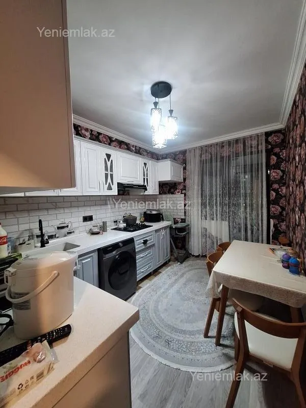 Satılır 4 otaqlı köhnə tikili 85 m²