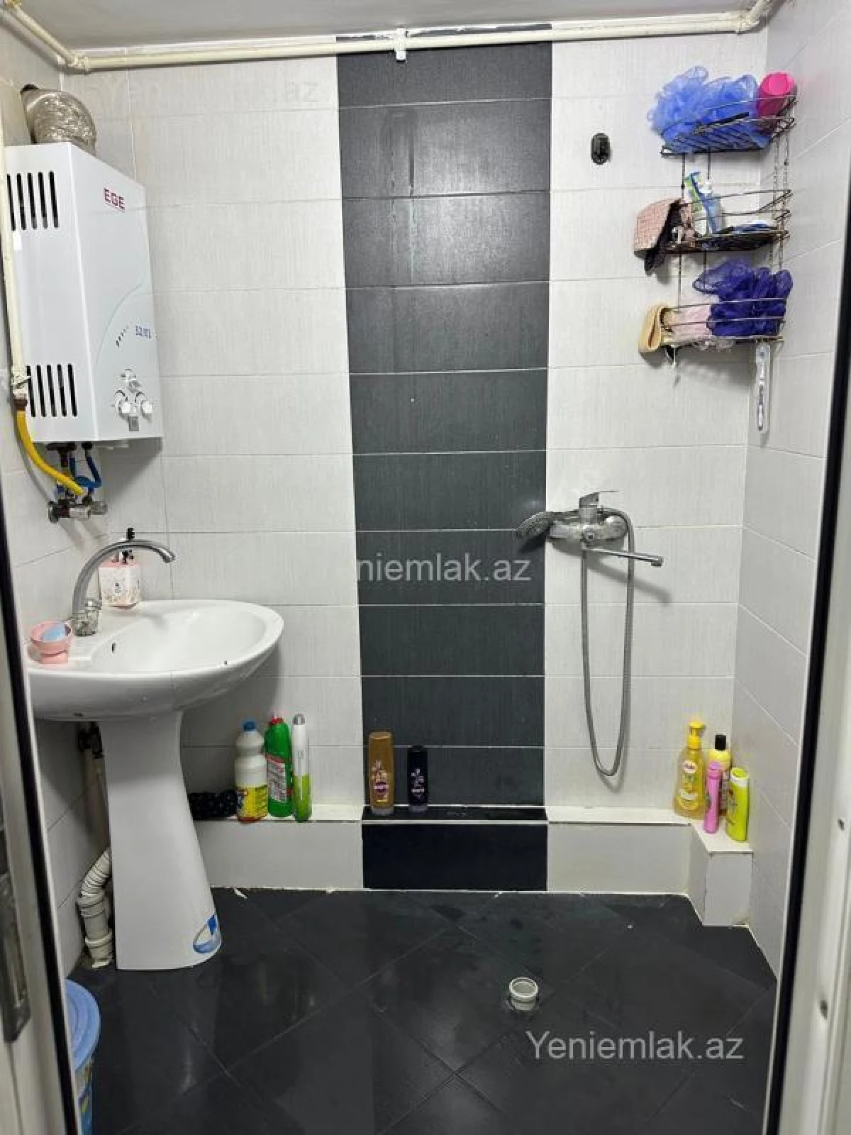 Satılır 3 otaqlı köhnə tikili 70 m²