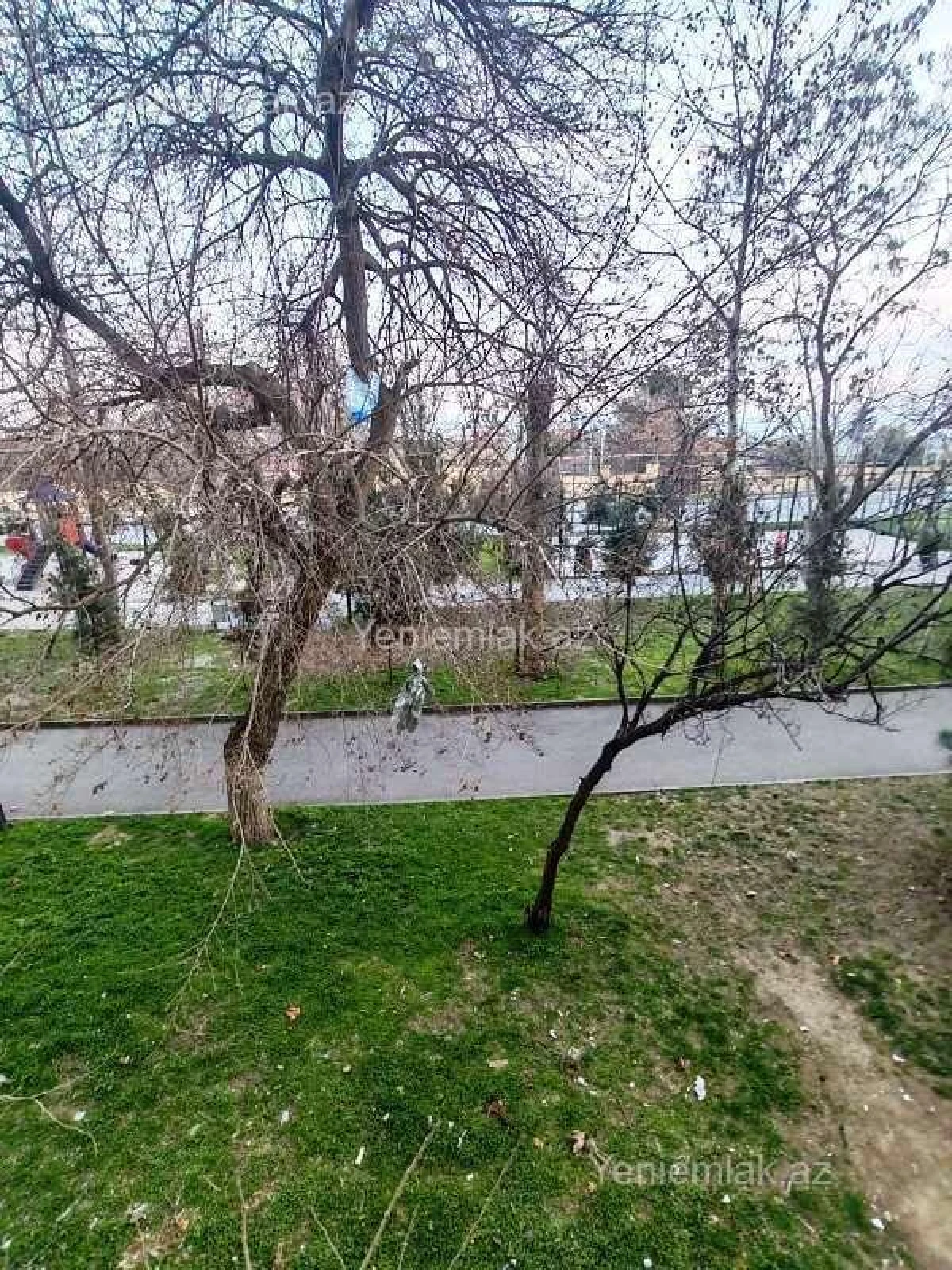 Satılır 3 otaqlı köhnə tikili 75 m²