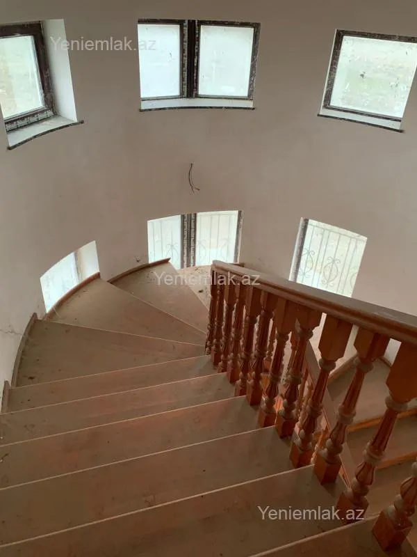 Satılır 7 otaqlı həyət evi 508 m²