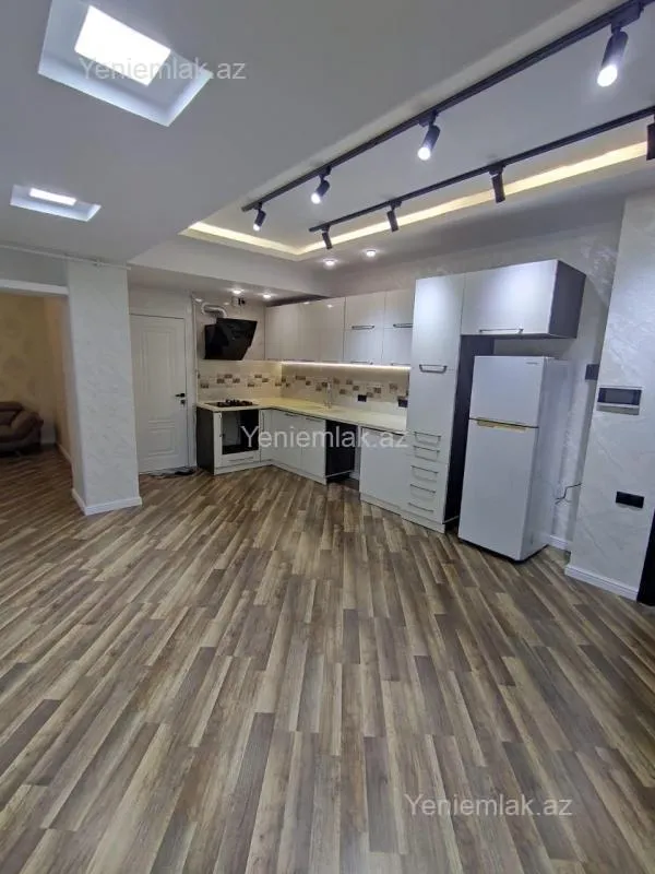 Satılır 3 otaqlı yeni tikili 95 m²