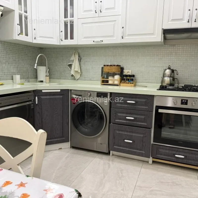 Satılır 3 otaqlı köhnə tikili 100 m²