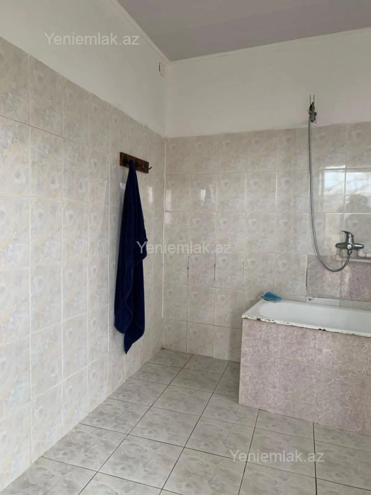 Satılır 5 otaqlı həyət evi 220 m²