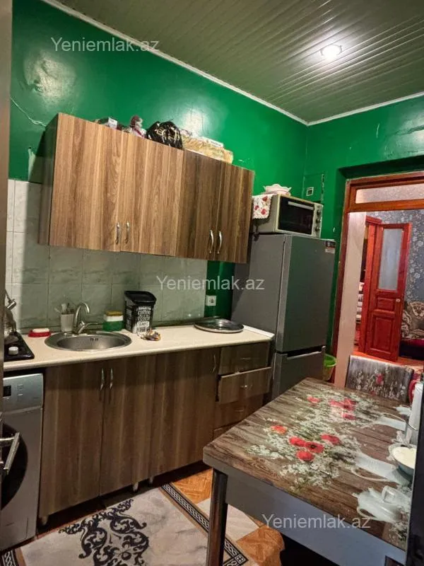 Satılır 2 otaqlı köhnə tikili 82 m²