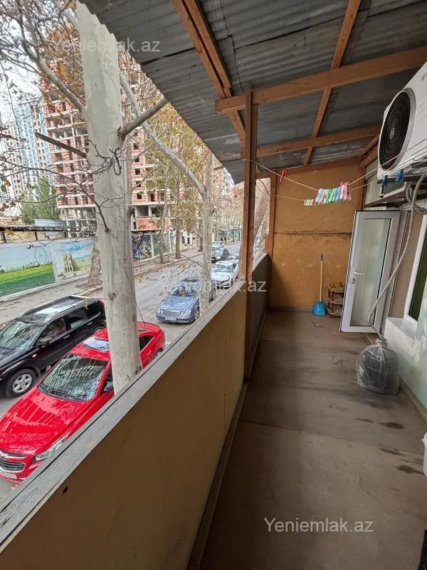 Satılır 2 otaqlı köhnə tikili 82 m²