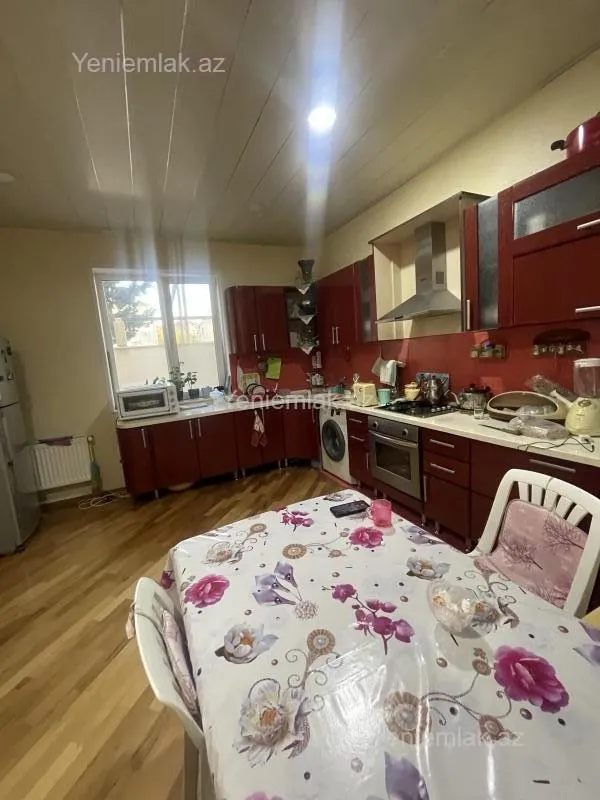 Satılır 5 otaqlı həyət evi 180 m²