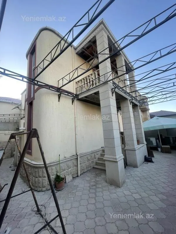 Satılır 5 otaqlı həyət evi 180 m²