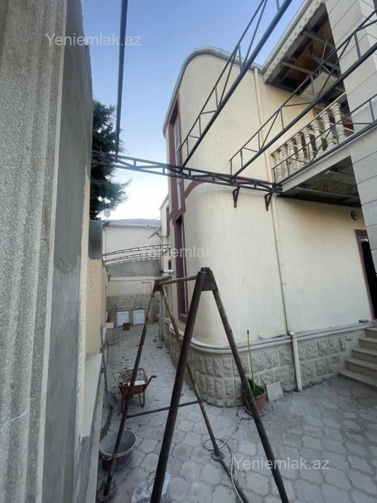 Satılır 5 otaqlı həyət evi 180 m²