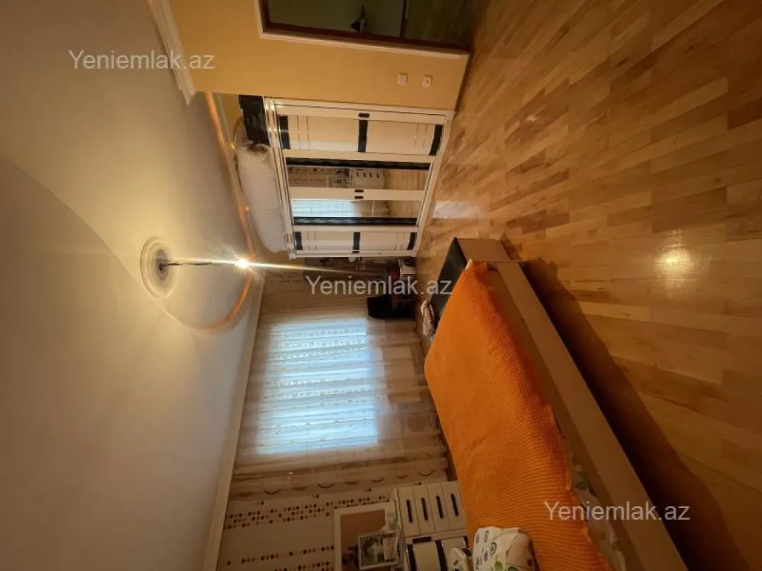 Satılır 5 otaqlı həyət evi 180 m²