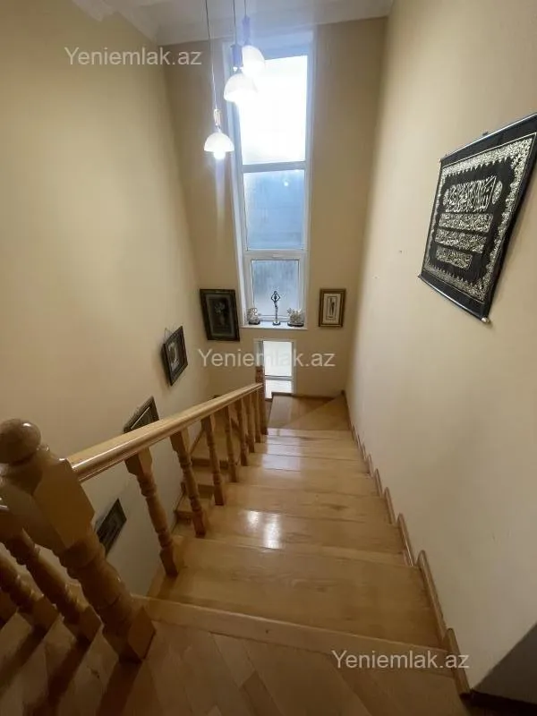 Satılır 5 otaqlı həyət evi 180 m²