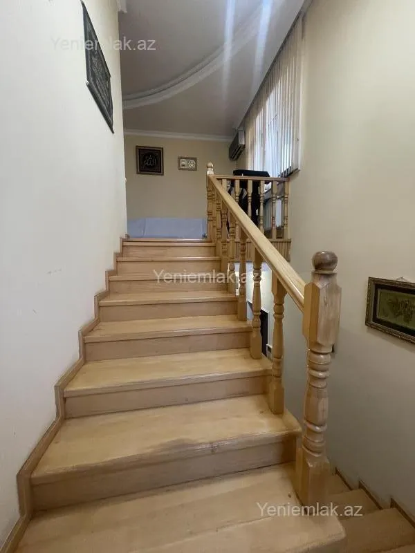 Satılır 5 otaqlı həyət evi 180 m²