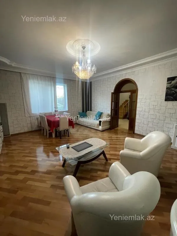 Satılır 5 otaqlı həyət evi 180 m²