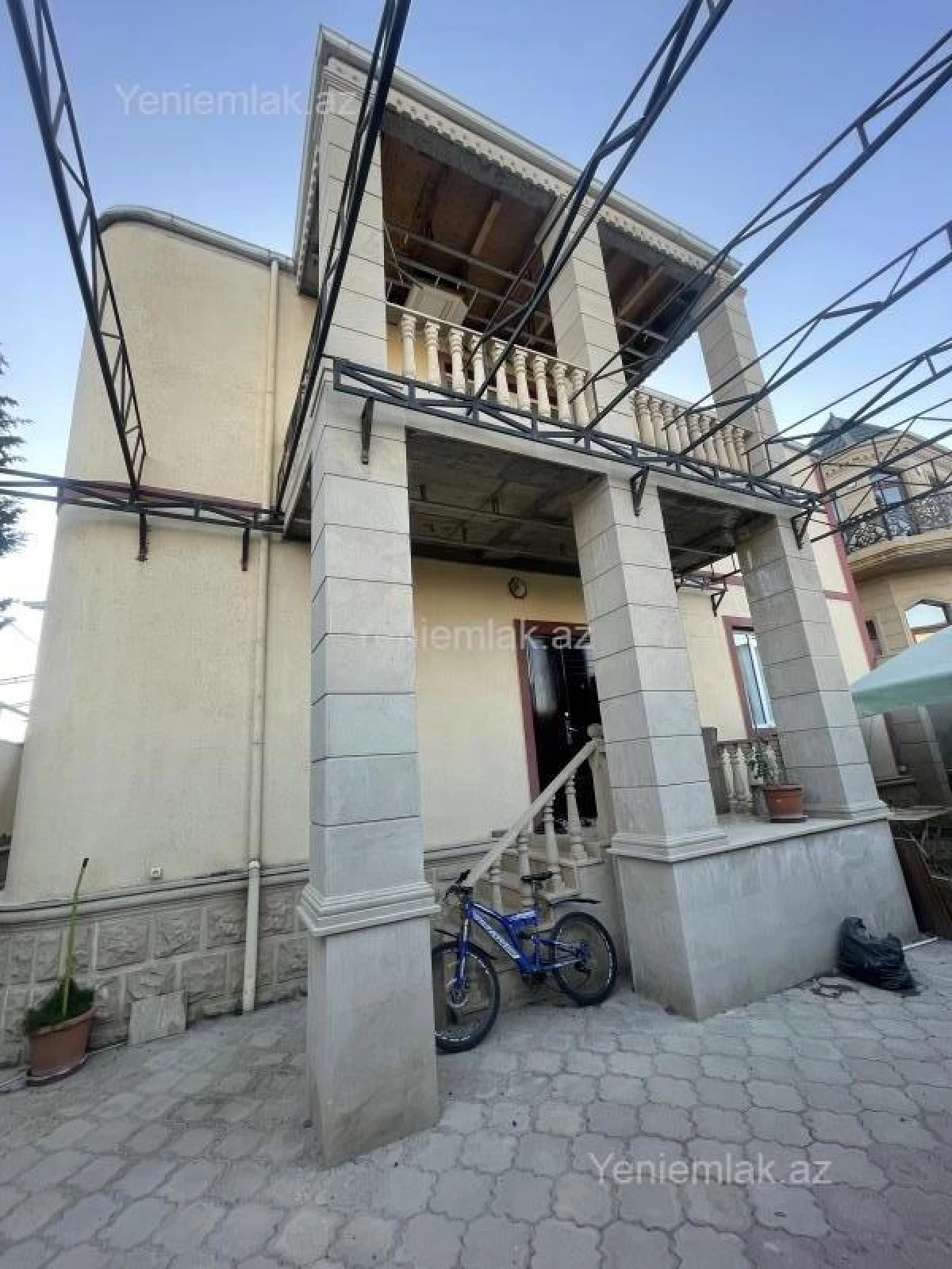 Satılır 5 otaqlı həyət evi 180 m²