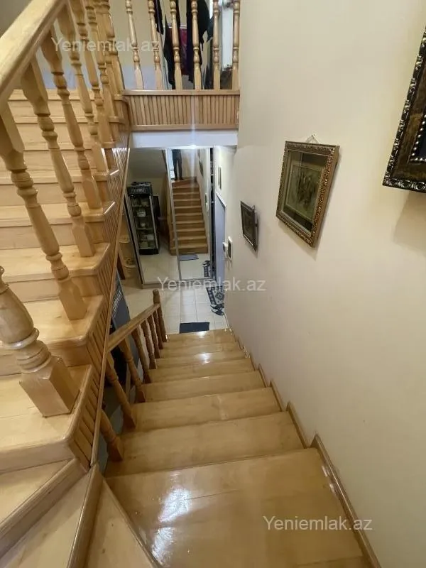 Satılır 5 otaqlı həyət evi 180 m²