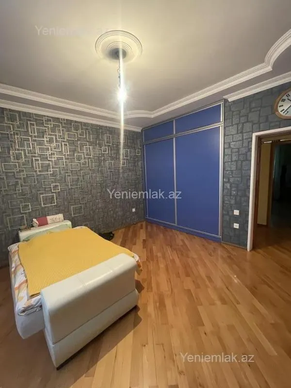 Satılır 5 otaqlı həyət evi 180 m²