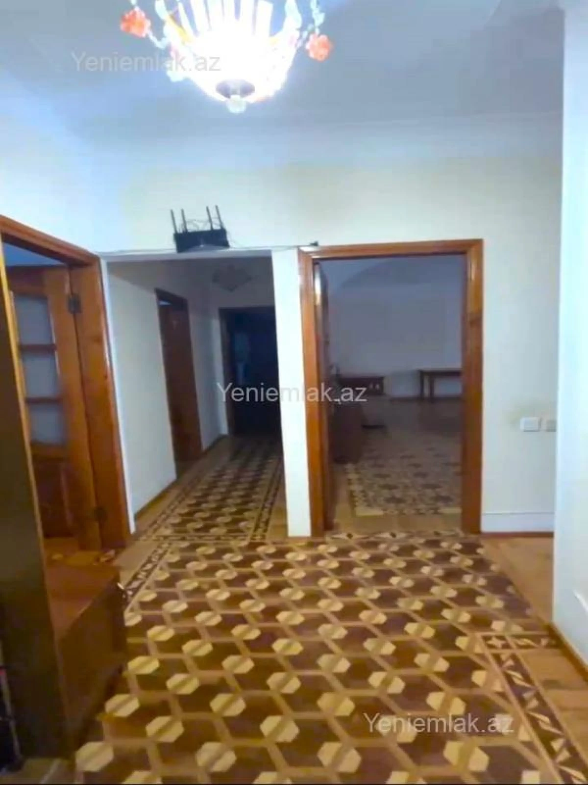 Satılır 4 otaqlı köhnə tikili 140 m²