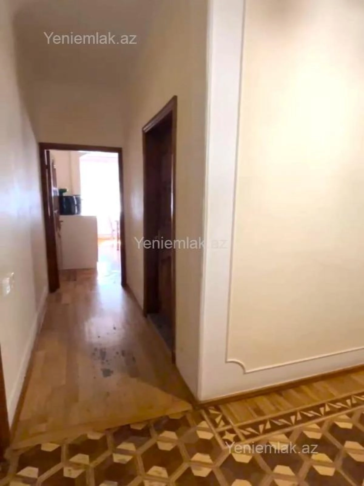 Satılır 4 otaqlı köhnə tikili 140 m²