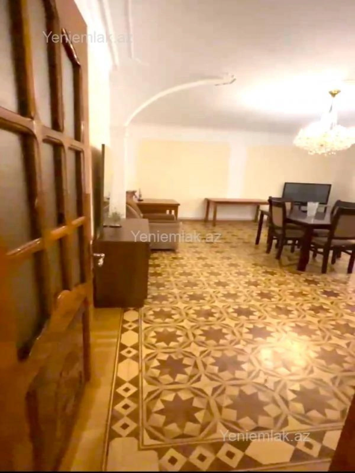 Satılır 4 otaqlı köhnə tikili 140 m²