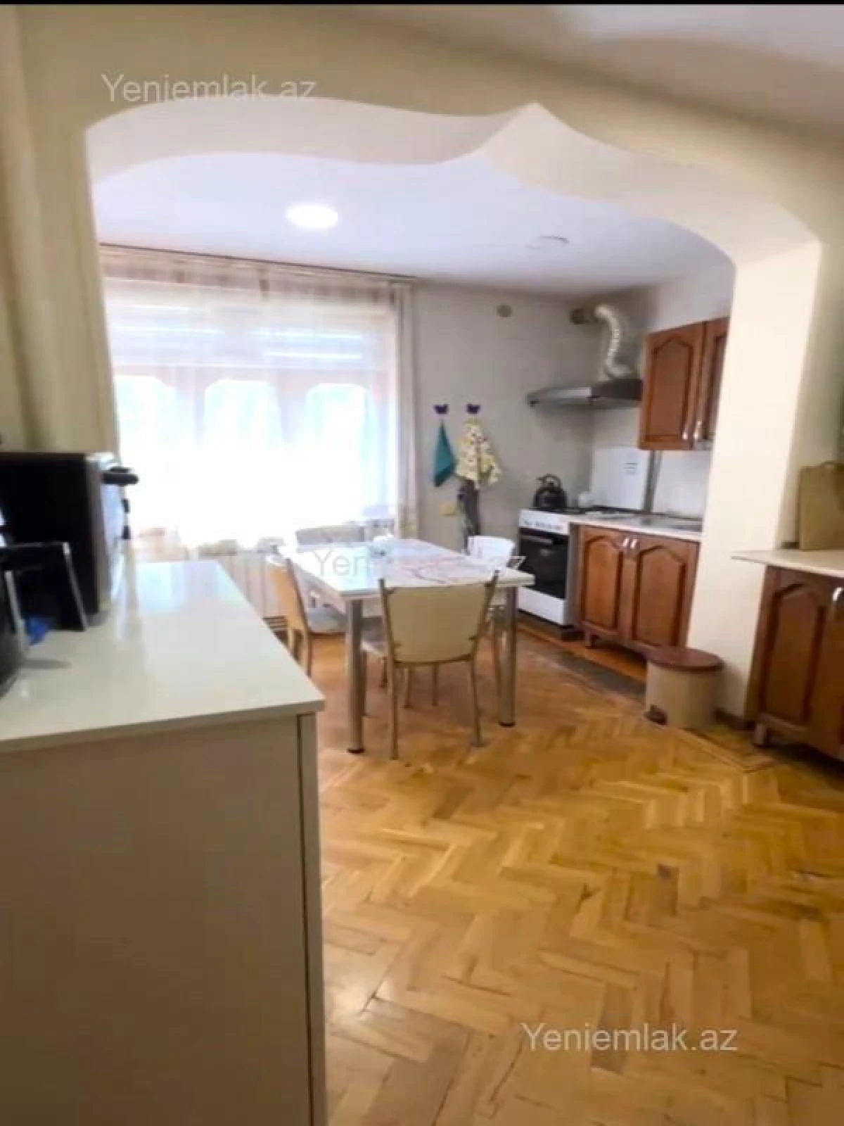 Satılır 4 otaqlı köhnə tikili 140 m²