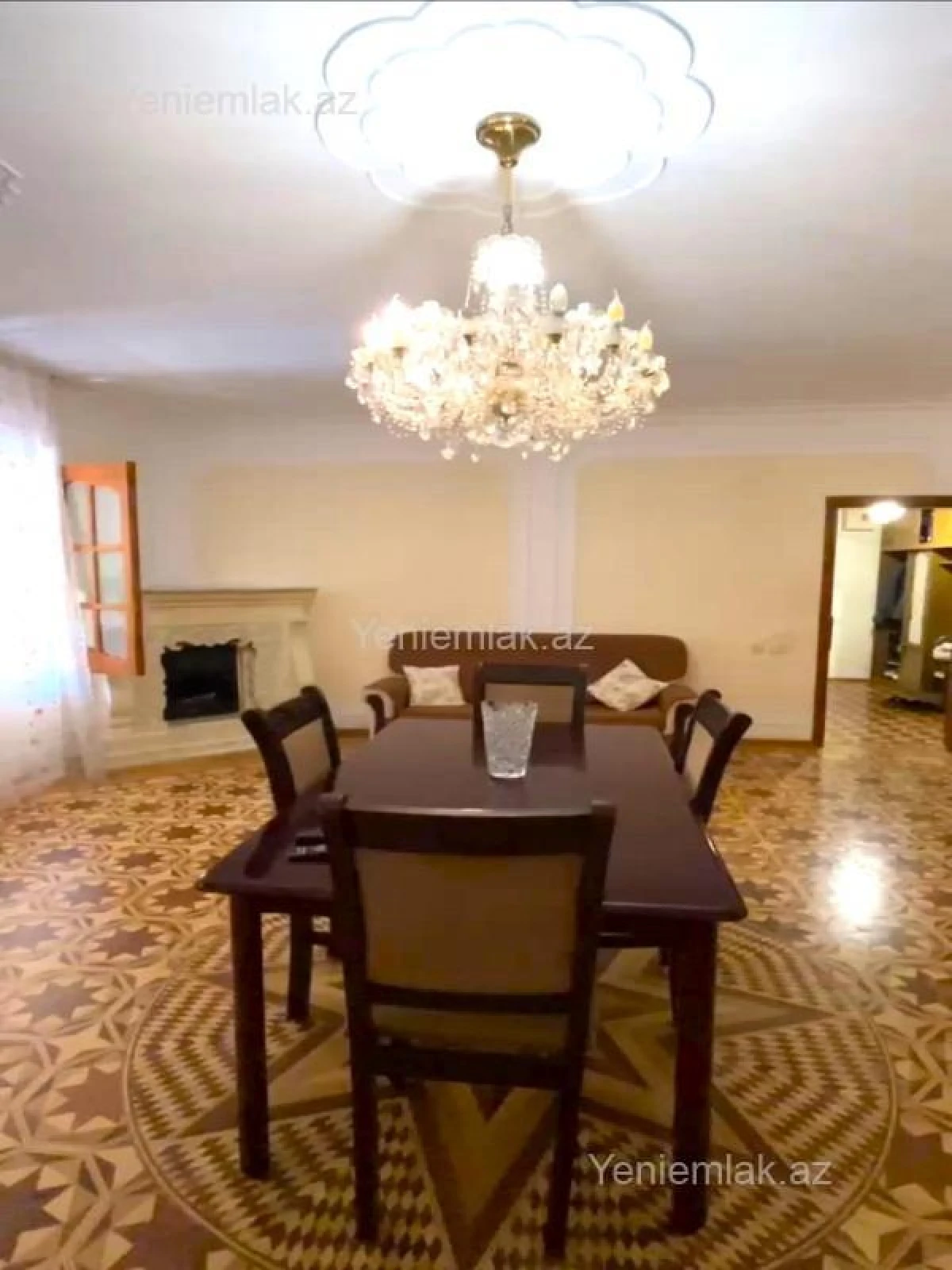 Satılır 4 otaqlı köhnə tikili 140 m²