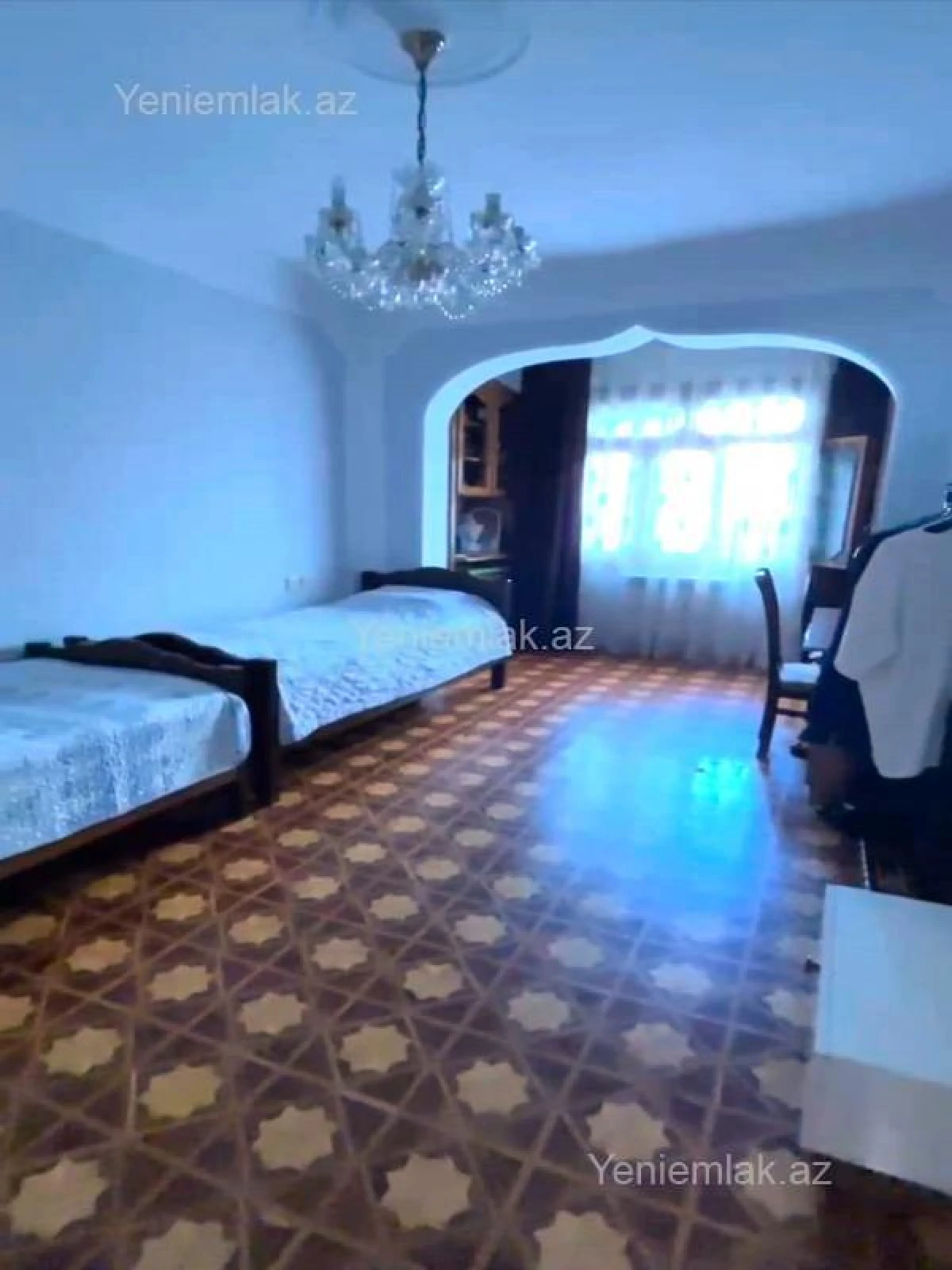 Satılır 4 otaqlı köhnə tikili 140 m²