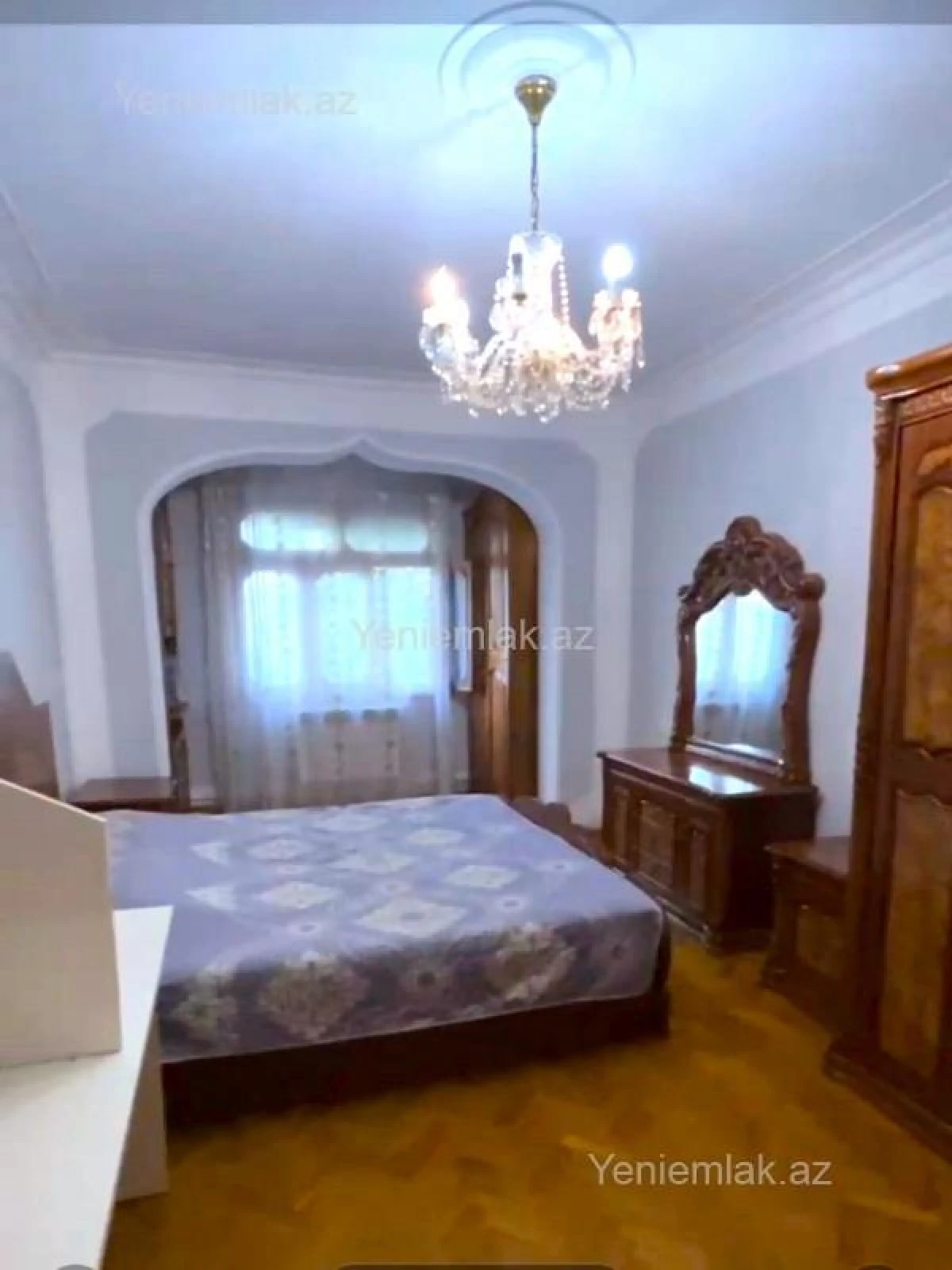 Satılır 4 otaqlı köhnə tikili 140 m²