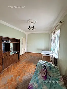 Satılır 1 otaqlı köhnə tikili 35 m²