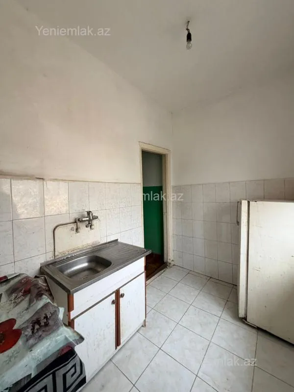 Satılır 1 otaqlı köhnə tikili 35 m²