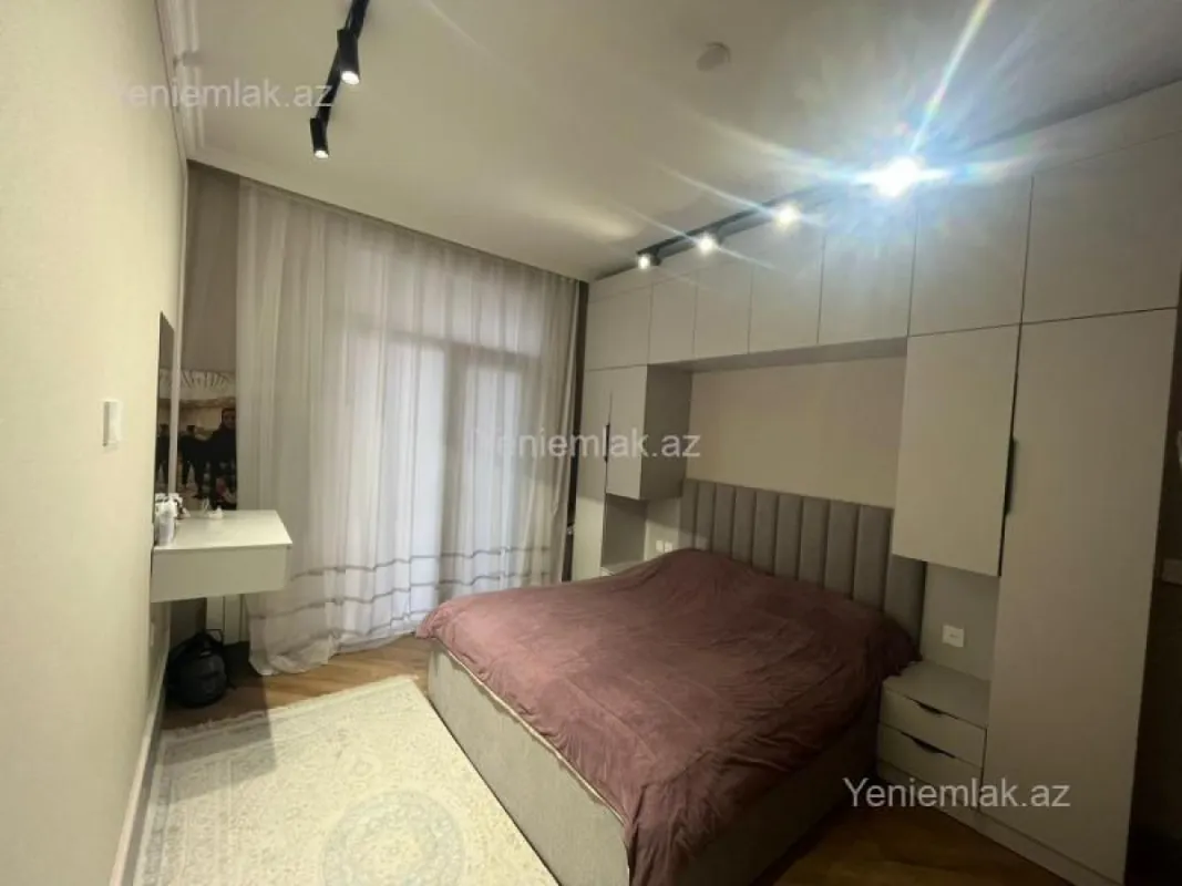 Satılır 2 otaqlı yeni tikili 82.5 m²