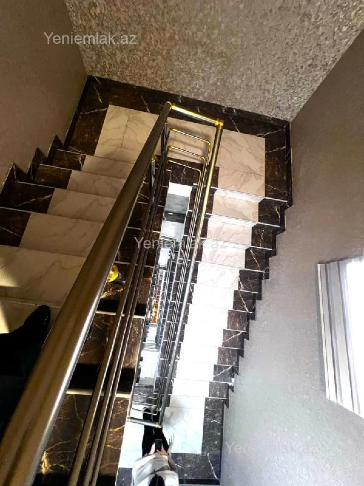 Satılır 12 otaqlı obyekt 1100 m²