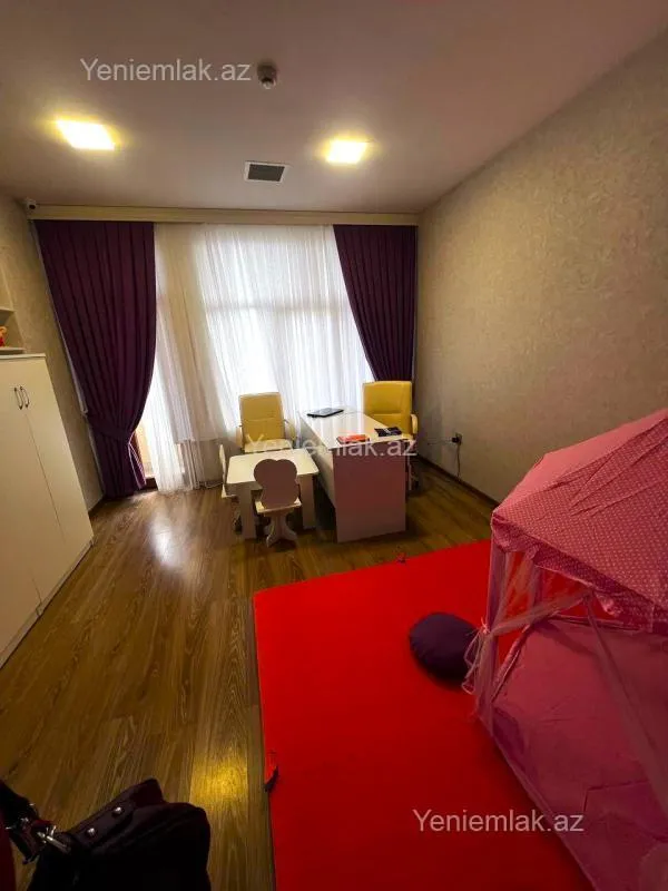 Satılır 12 otaqlı obyekt 1100 m²