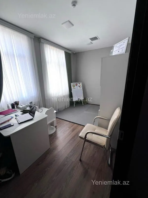 Satılır 12 otaqlı obyekt 1100 m²