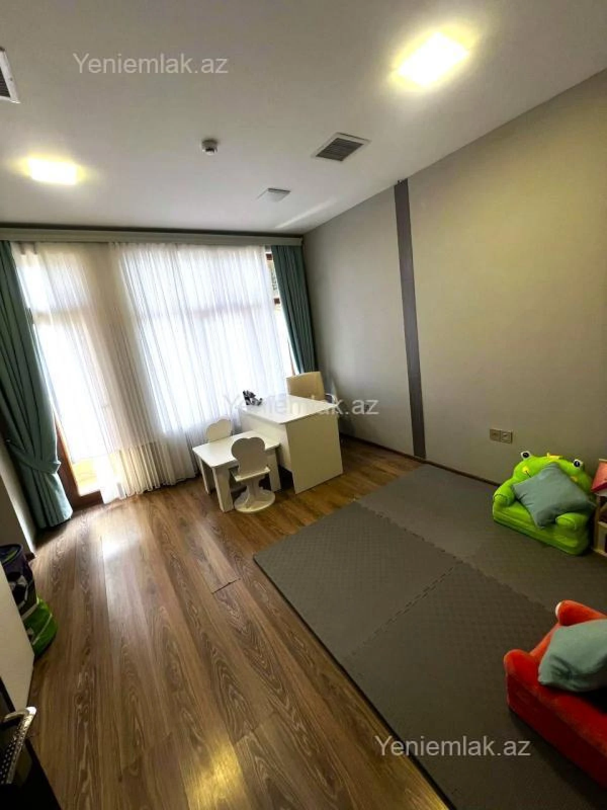Satılır 12 otaqlı obyekt 1100 m²