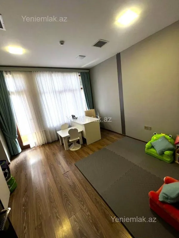 Satılır 12 otaqlı obyekt 1100 m²