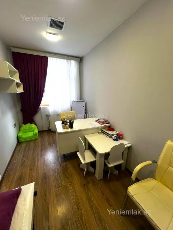 Satılır 12 otaqlı obyekt 1100 m²