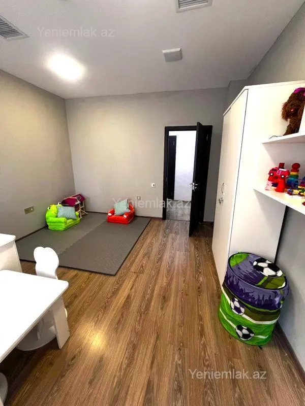 Satılır 12 otaqlı obyekt 1100 m²