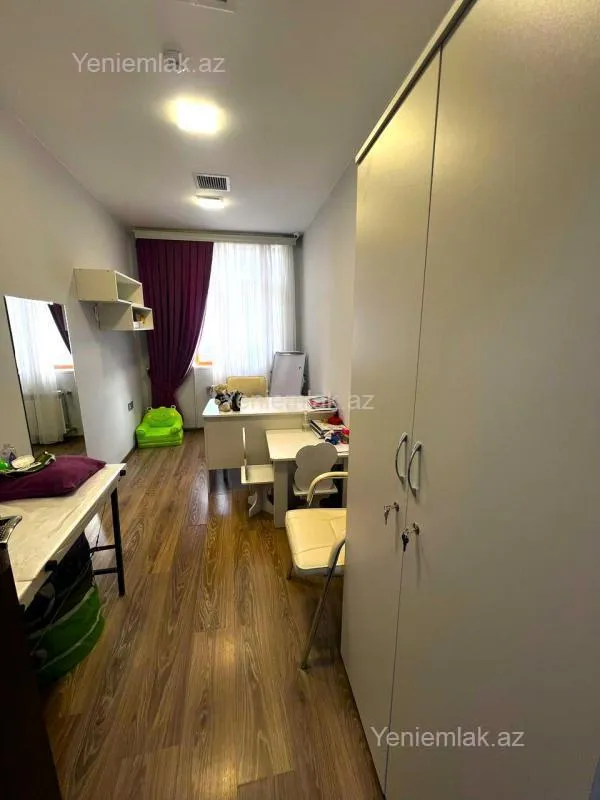 Satılır 12 otaqlı obyekt 1100 m²
