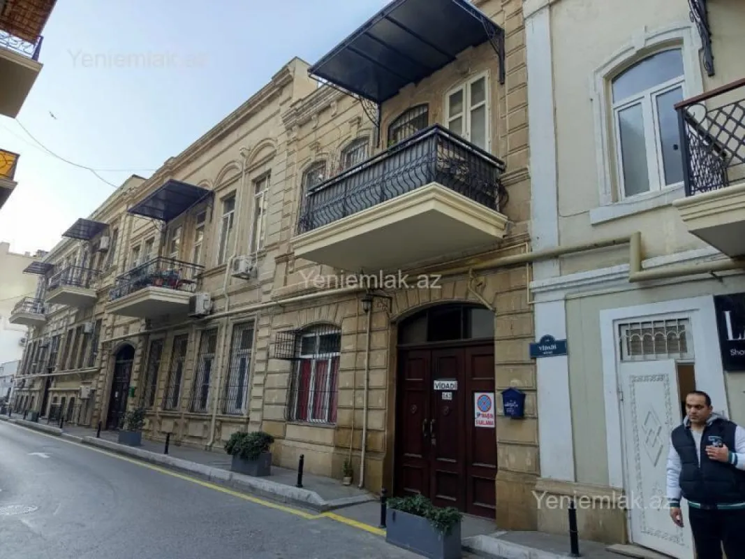 Satılır 4 otaqlı köhnə tikili 95 m²