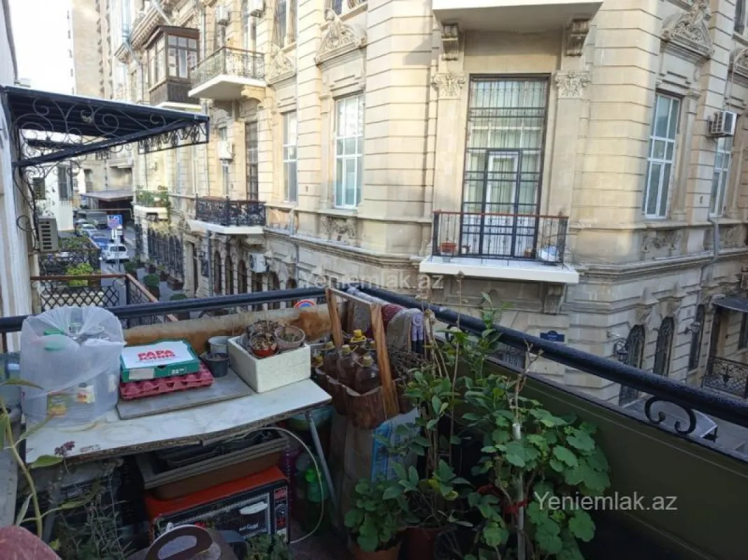 Satılır 4 otaqlı köhnə tikili 95 m²