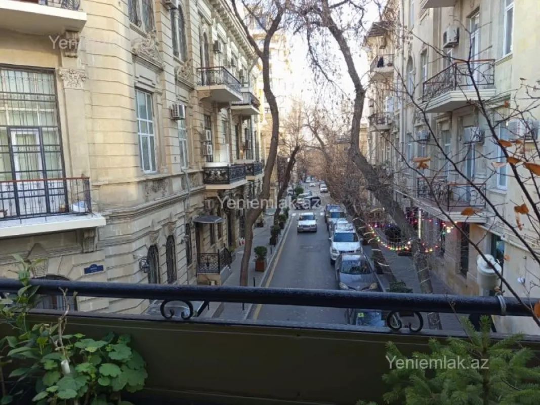 Satılır 4 otaqlı köhnə tikili 95 m²