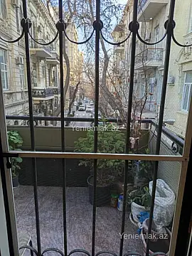 Satılır 4 otaqlı köhnə tikili 95 m²