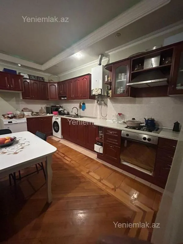 Satılır 3 otaqlı yeni tikili 100 m²