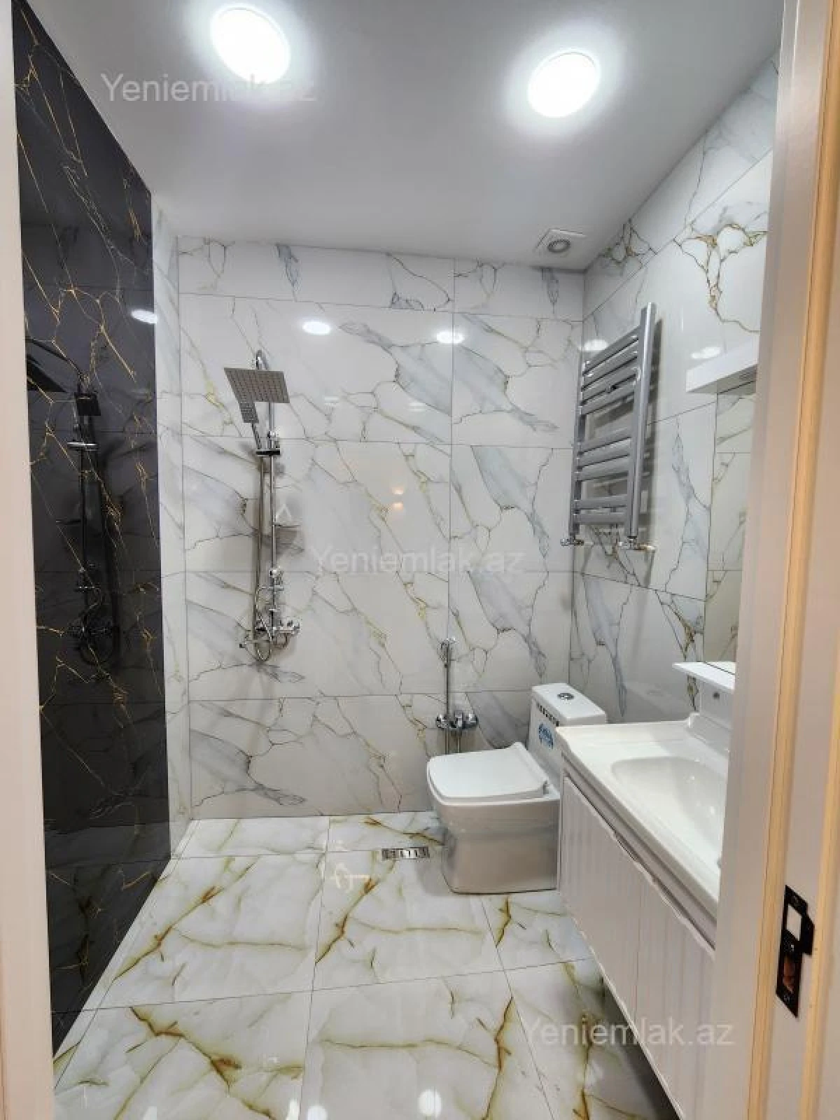 Satılır 3 otaqlı yeni tikili 130 m²